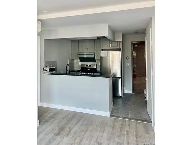 Building Photo - 20 22 College Point Blvd #3B