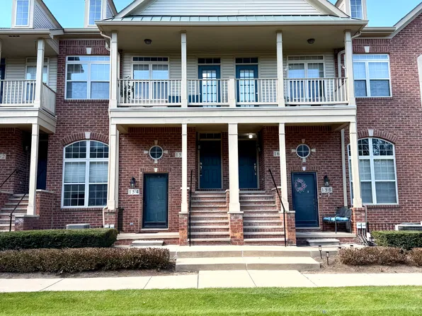 156 Sandy Ln, Walled Lake, MI 48390