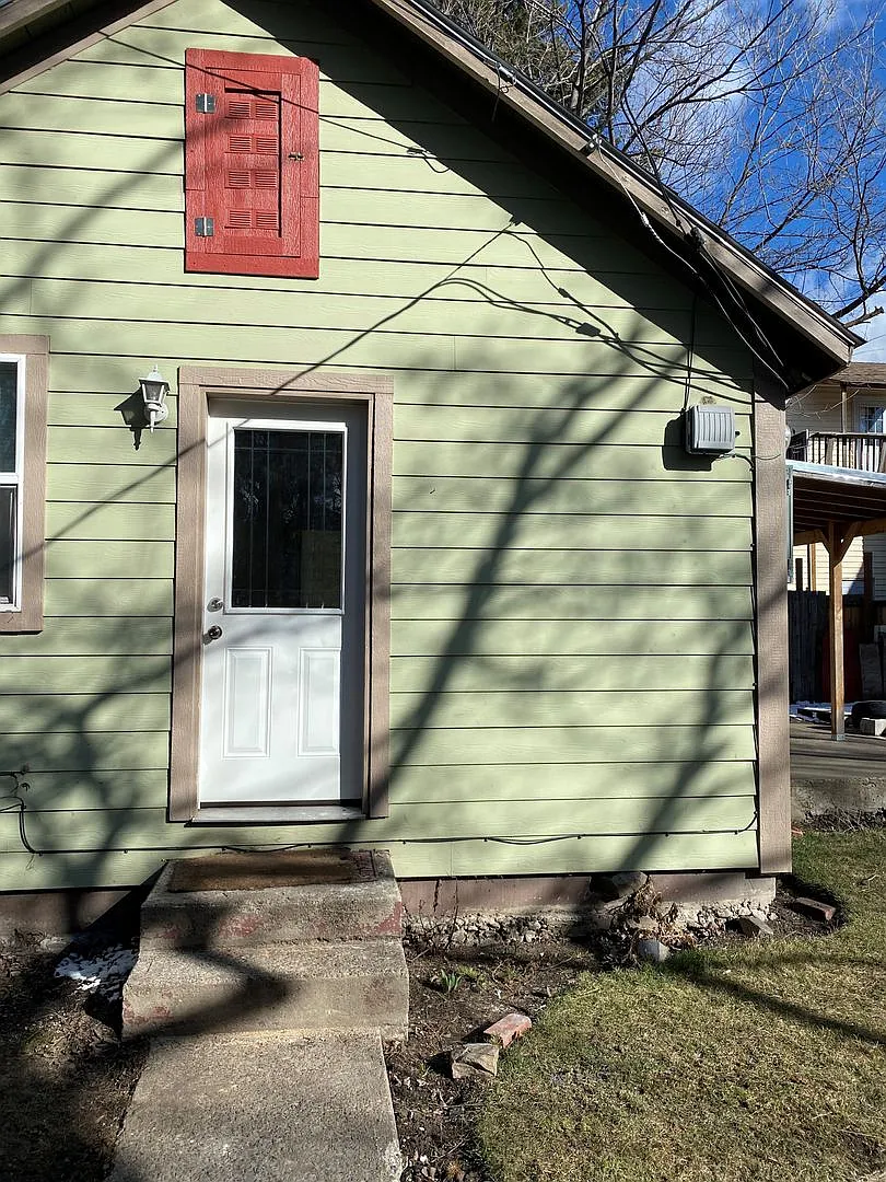Small Two Bedroom House — Photo 2