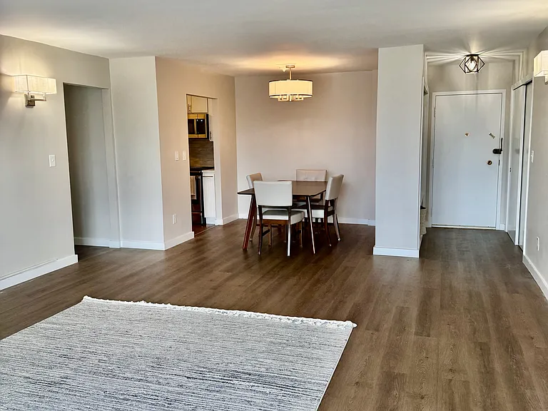 41 Park St #404 — Photo 3