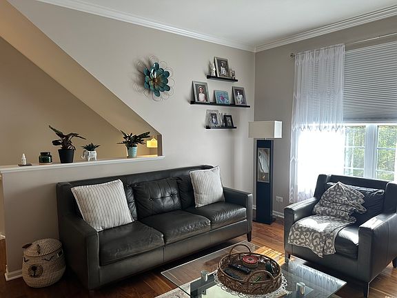5th image of 172 N East River Rd Unit R