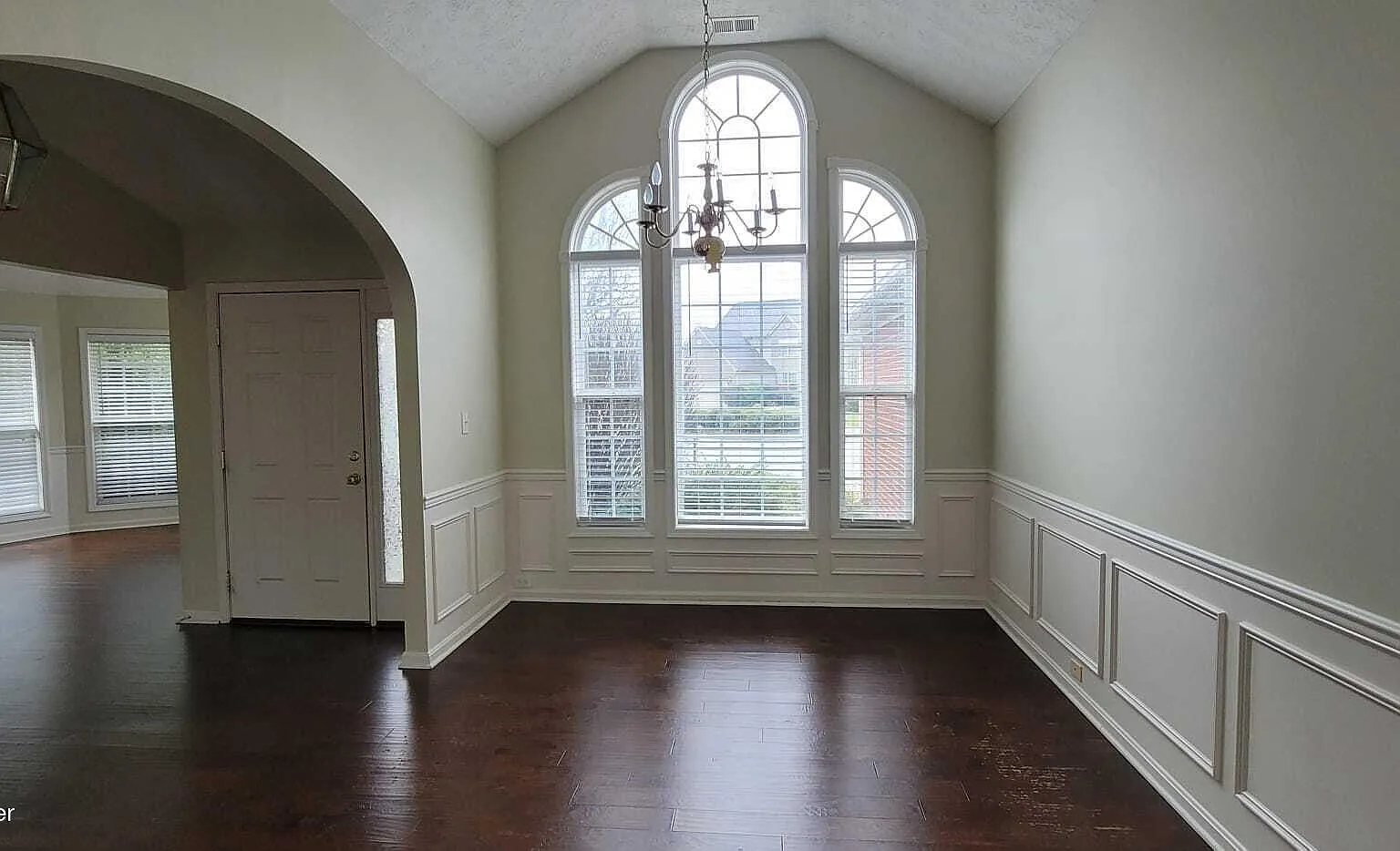 3 bed, 2.0 bath, 2101 sqft, $2,550 — Photo 2