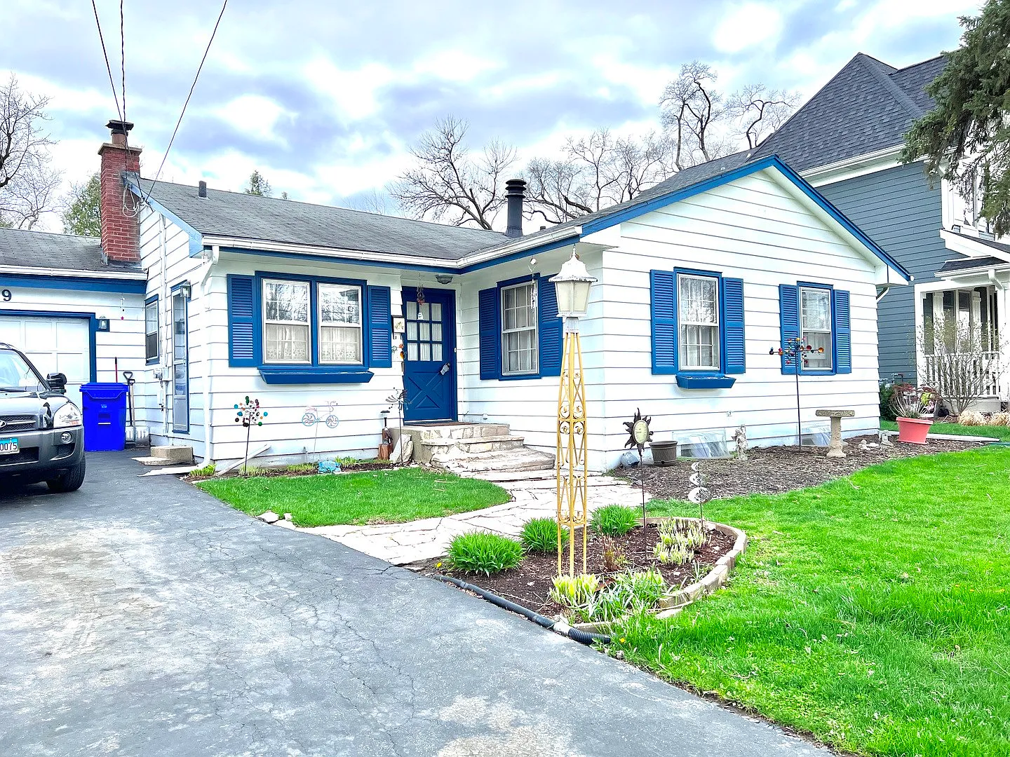 269 Linden St photo 1