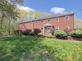 90 School St, Plainville, MA 02762