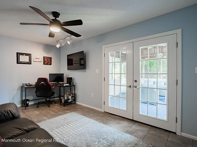 49 Williamsburg Dr — Photo 25