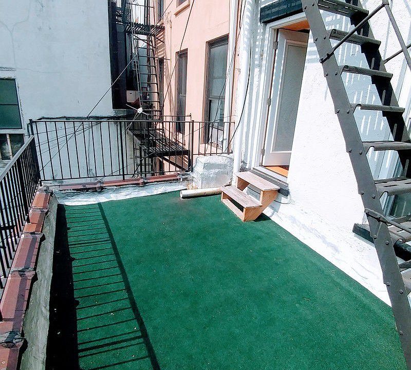 1st image of 525 Henry St APT 3