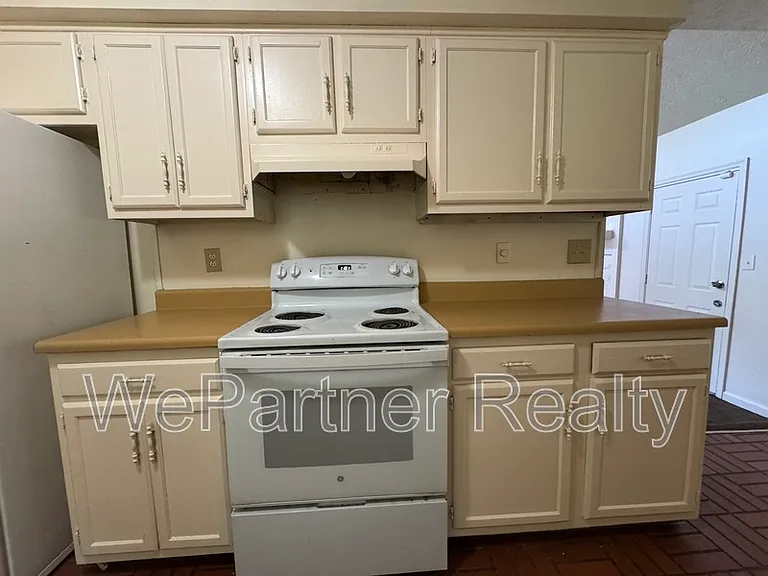 7416 Dartmouth Ct — Photo 7