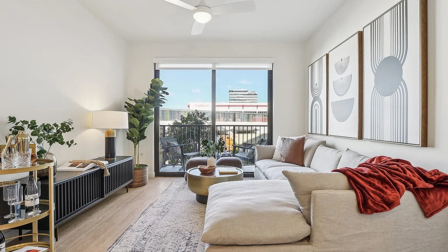 2 bed, 1000 sqft, $2,515 — Photo 1