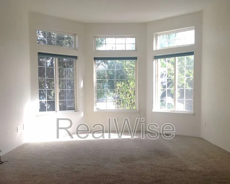 3 bed, 2.0 bath, 1452 sqft, $2,200 — Photo 4