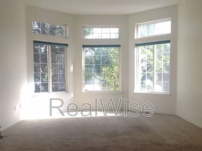 804 Corey Dr — Photo 4