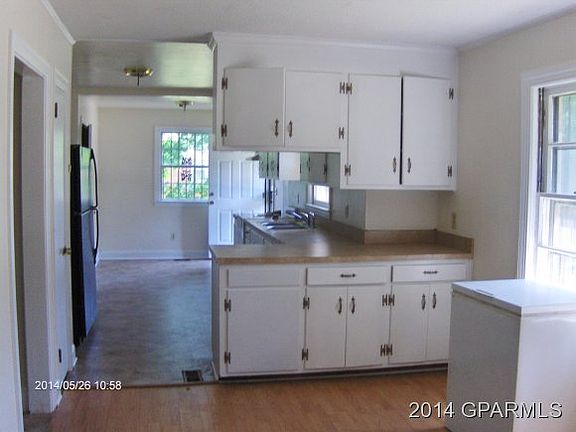 3rd image of 104 Ashton Dr