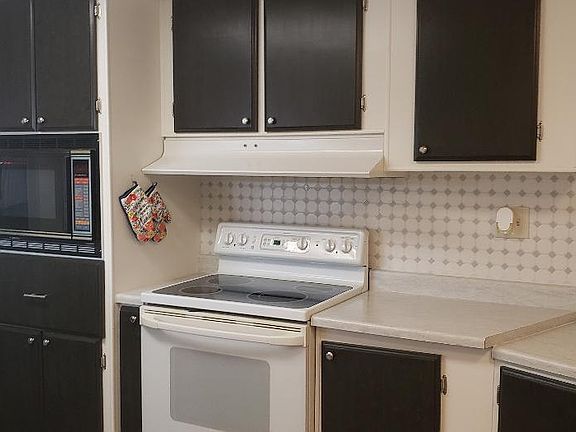 3rd image of 805 E McFarland Blvd