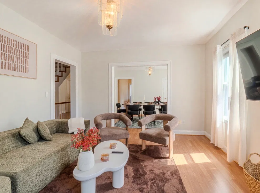 5 bed, 2400 sqft, $5,500 — Photo 3