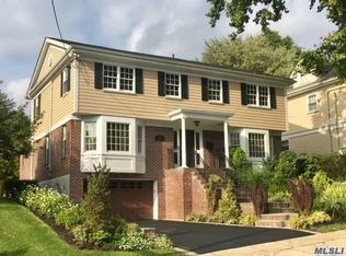 211 38th Rd, Flushing, NY 11363