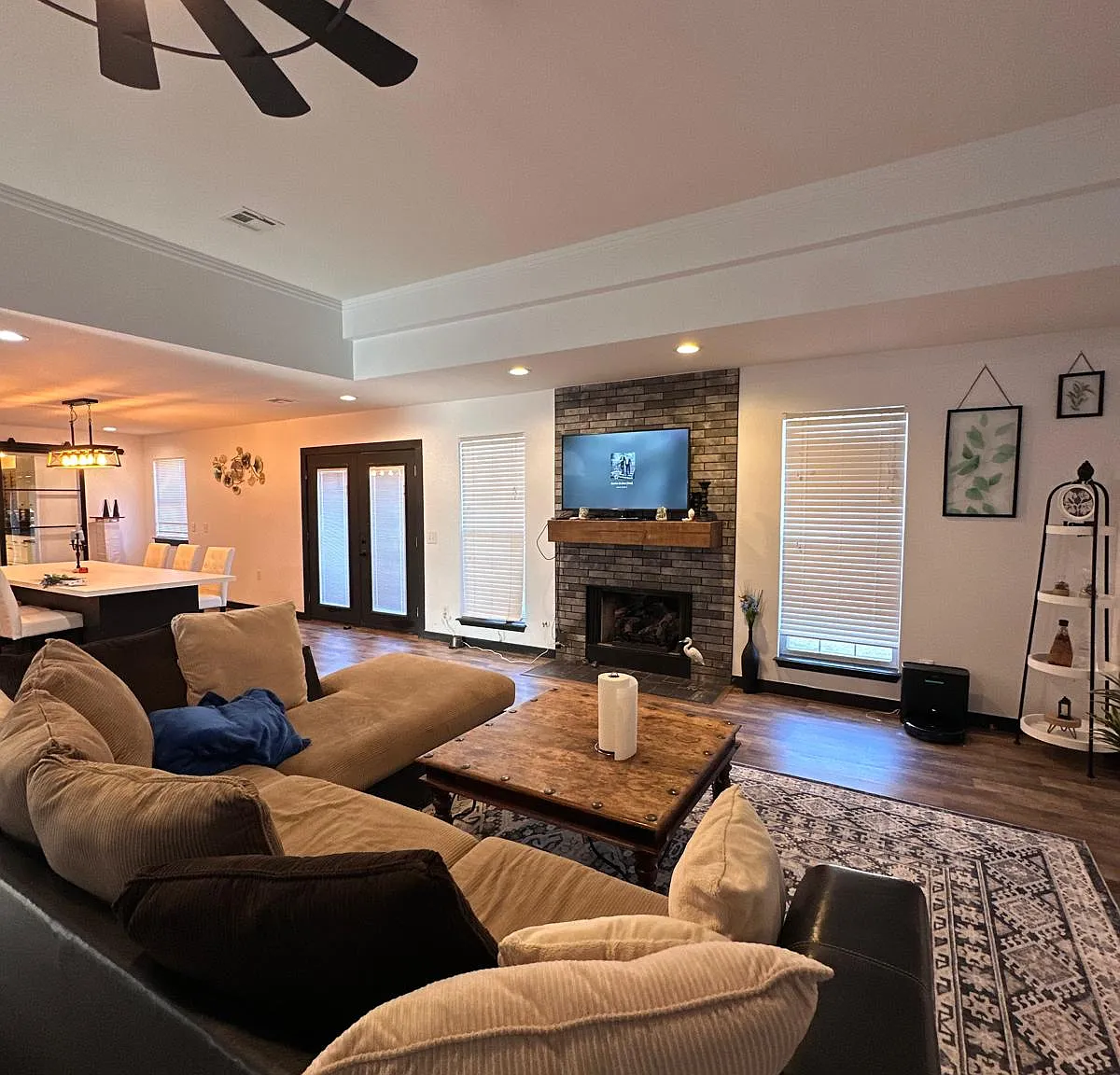 4 bed, 3157 sqft, $3,650 — Photo 4