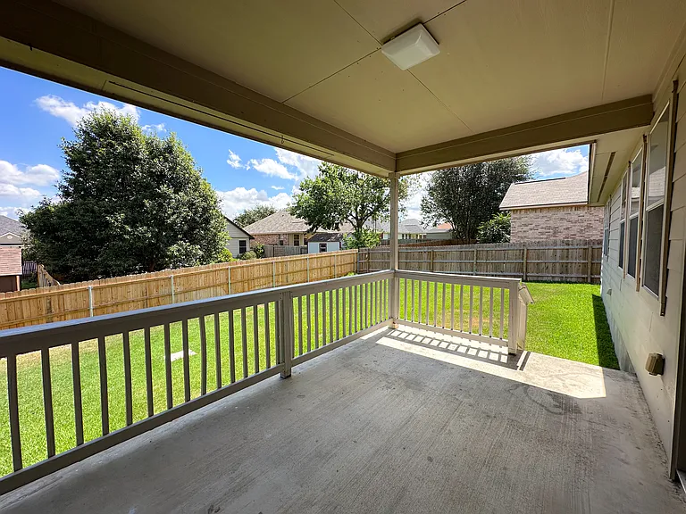 2033 Dove Crossing Dr — Photo 17