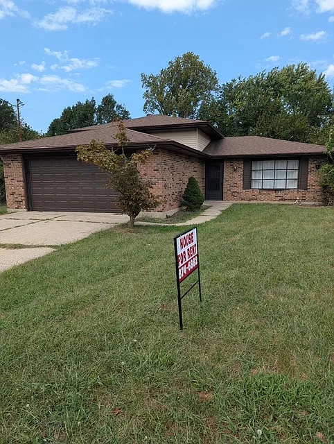 3 bed, 2.5 bath, 1826 sqft, $1,595 — Photo 1