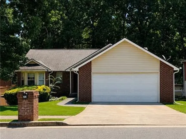 202 Oakwood Cir, Stockbridge, GA 30281
