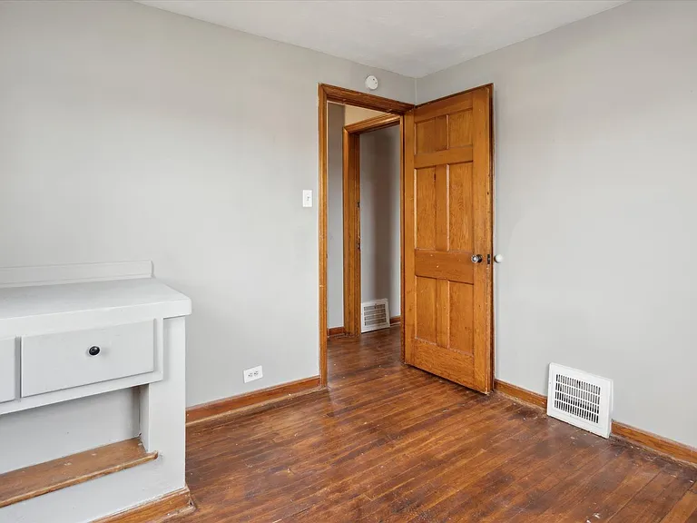 9504 S Highland Ave — Photo 15