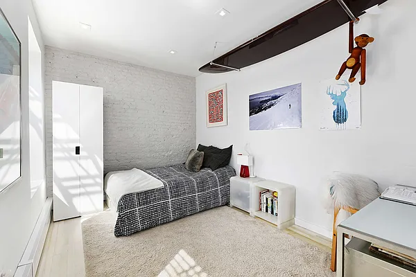 Sold by Compass | media 18