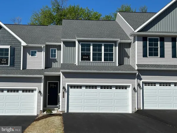 126 Magnolia Dr, Middletown, PA 17057