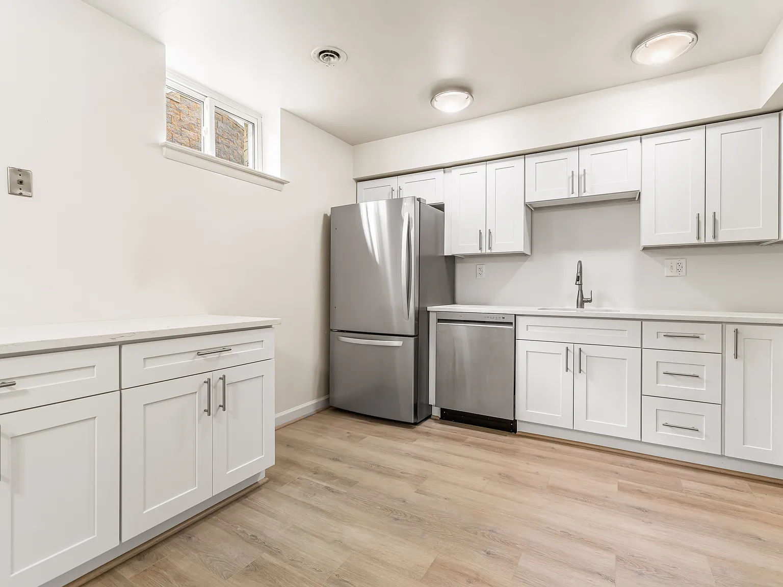 3 bed, 1.5 bath, 1200 sqft, $2,600 — Photo 2