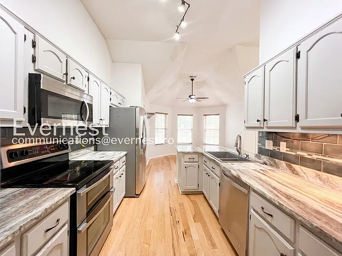 11648 Leewood Dr — Photo 5
