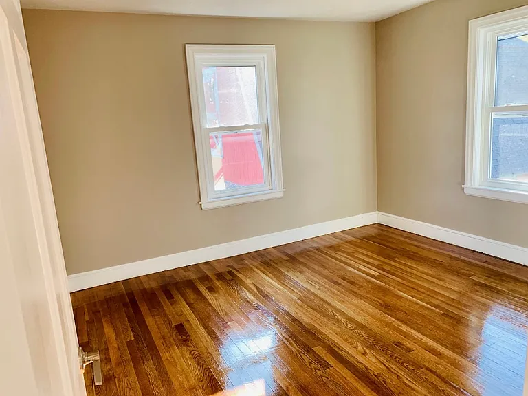 22 Wentworth St #2 — Photo 6