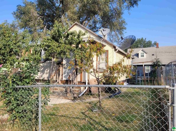 913 17th St, Sioux City, IA 51105