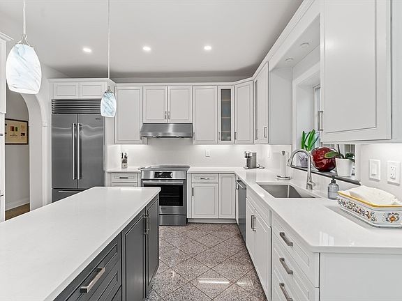 3rd image of 233 Rice Rd