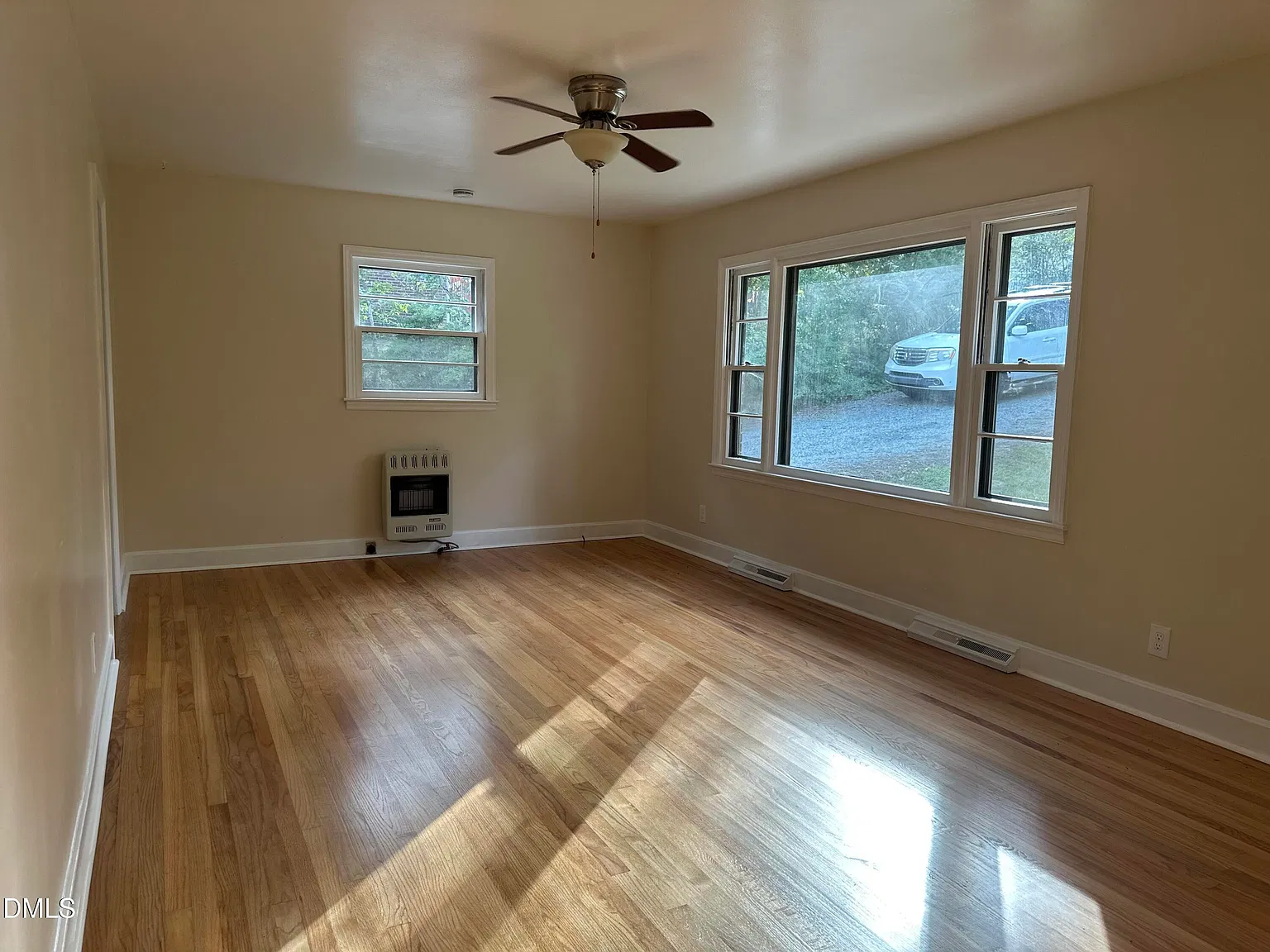 3 bed, 1.0 bath, $1,500 — Photo 3
