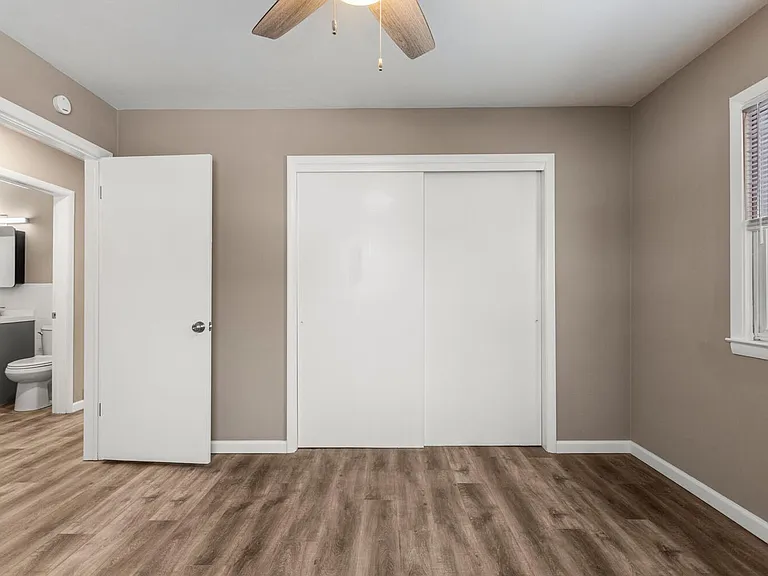 305 N Elizabeth St — Photo 16