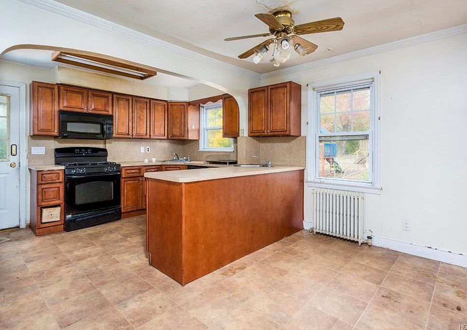 2nd image of 164 Saddle River Rd