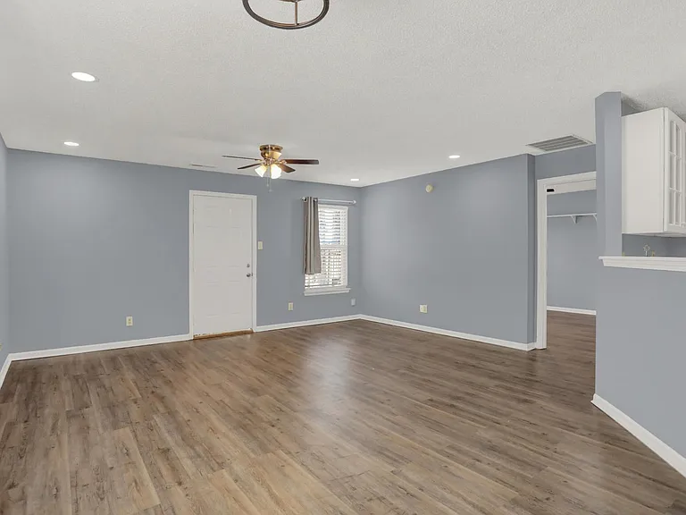 12674 Crescent Dr — Photo 7