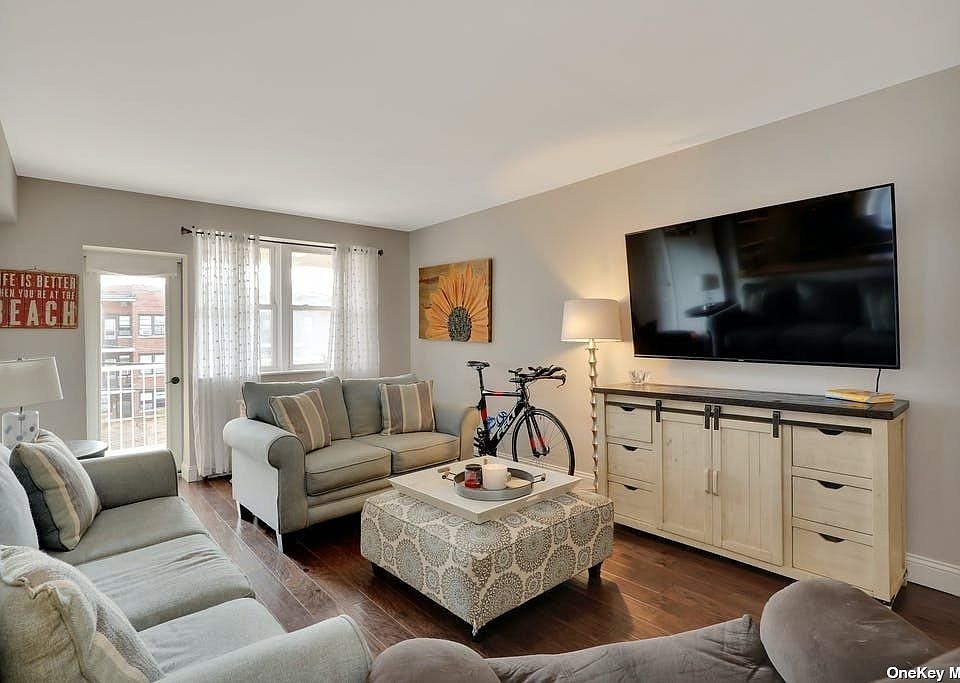 1st image of 55 Monroe Blvd APT 1E