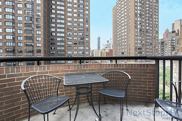 Rented by NextStopNY | media 72