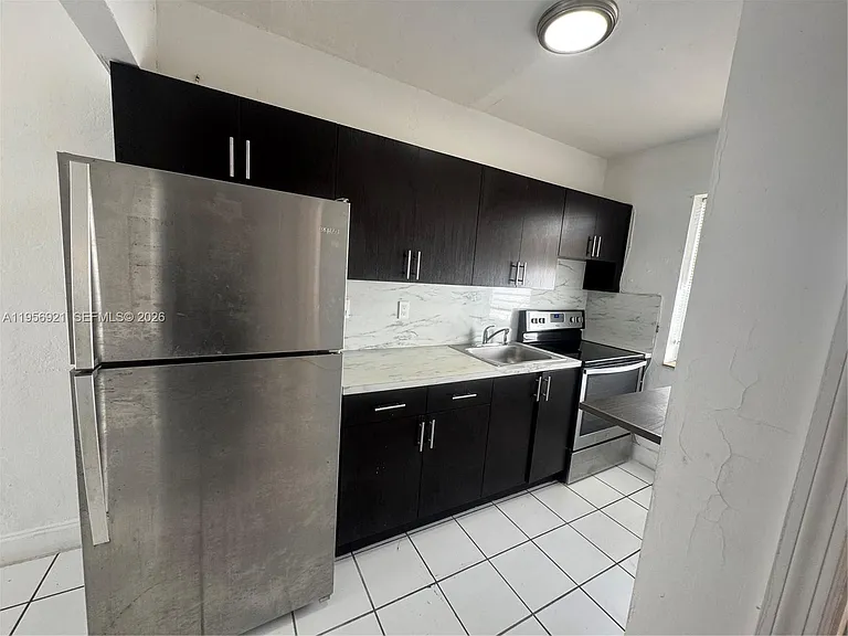 7300 N Harding Ave #28 — Photo 3