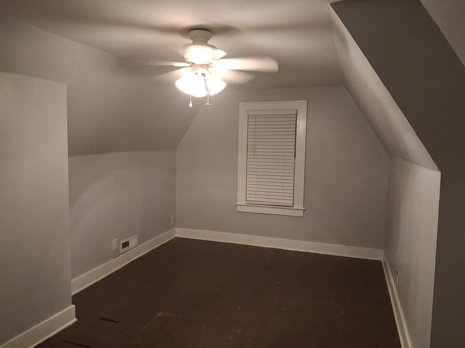 940 E Main St — Photo 2