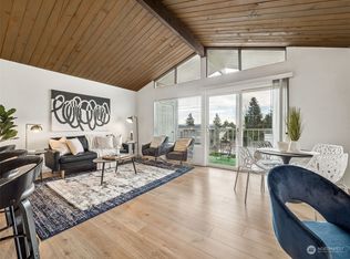 6018 Lakeview Dr APT 201, Kirkland, WA