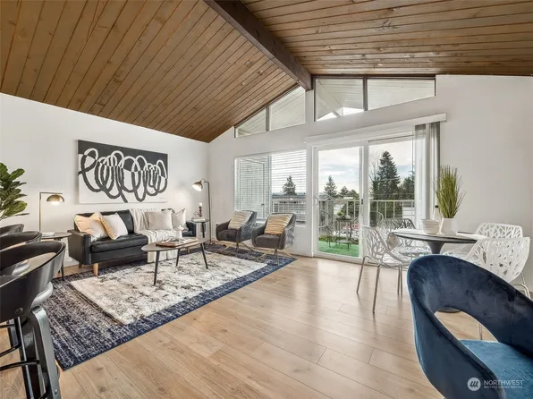 6018 Lakeview Drive #201, Kirkland, WA 98033