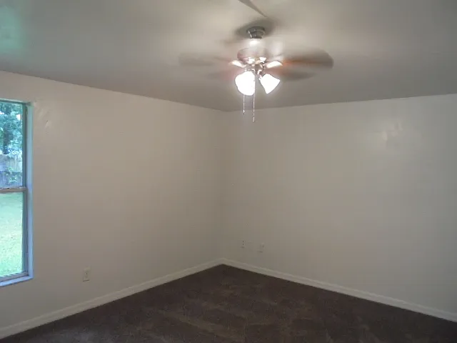 446 Elsie Ave — Photo 2