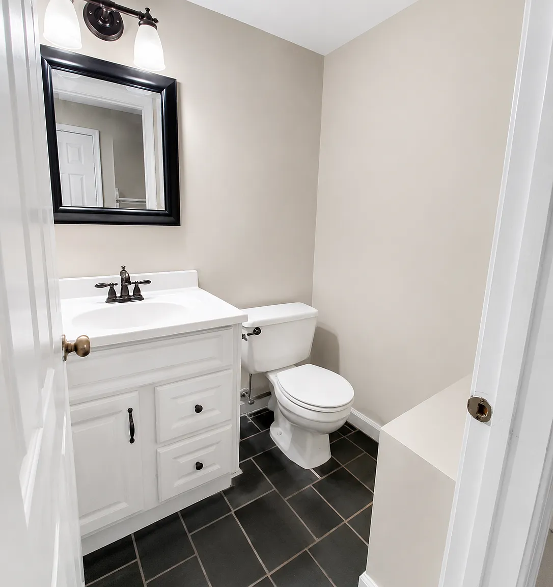 3 bed, 2.5 bath, 1400 sqft, $2,100 — Photo 2