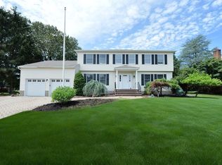 6 Meester St, Mahwah, NJ 07430