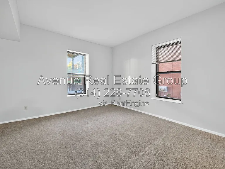5559 Pershing Ave #1F — Photo 32