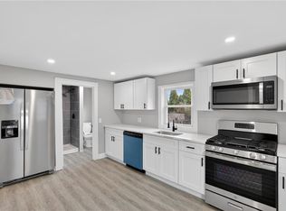 18 Huron St, Warwick, RI 02889