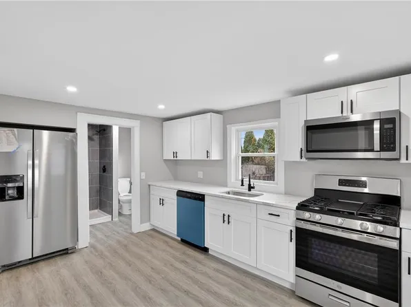 18 Huron St, Warwick, RI 02889