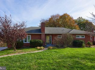 1453 Bonbar Rd, York, PA 17403