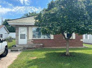 320 Marquis Ave, Wood River, IL 62095