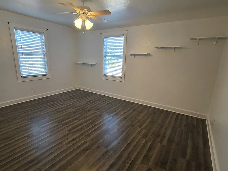 330 Drake St — Photo 20