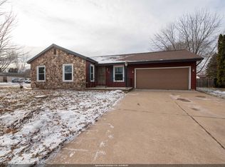 1575 Covington Dr, Oshkosh, WI 54904
